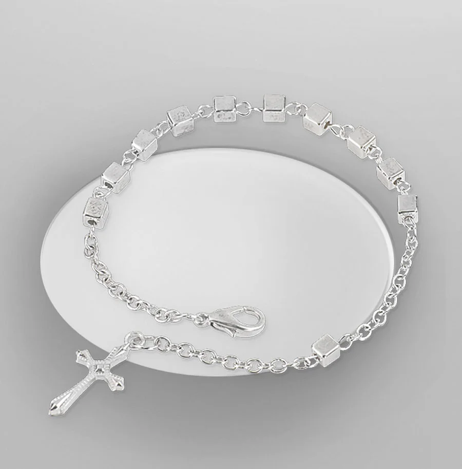 Bracelet metal cubes. Close with clasp.