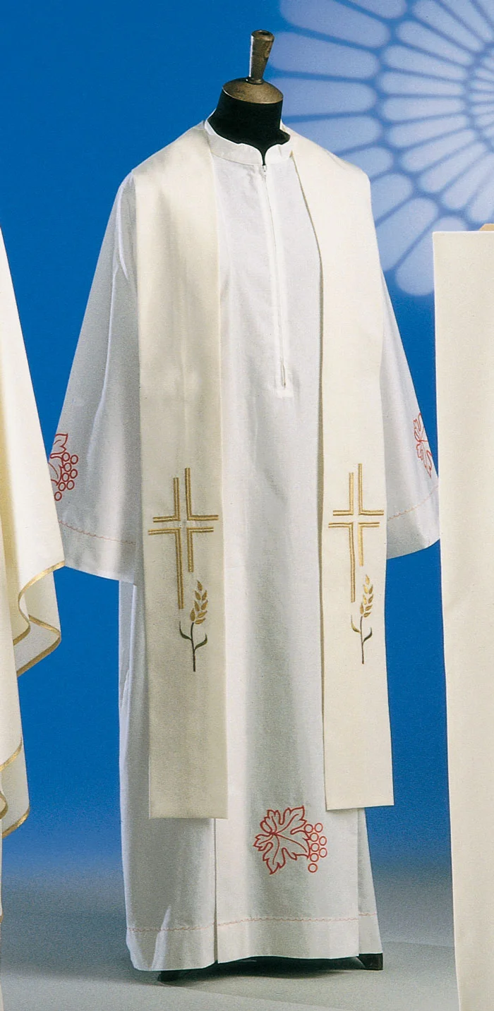 Stole with rolled gold.